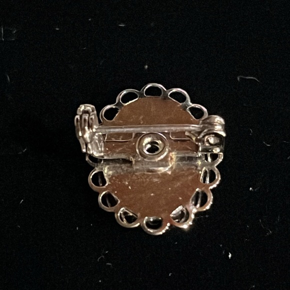 Vintage cameo brooch - Picture 2 of 3